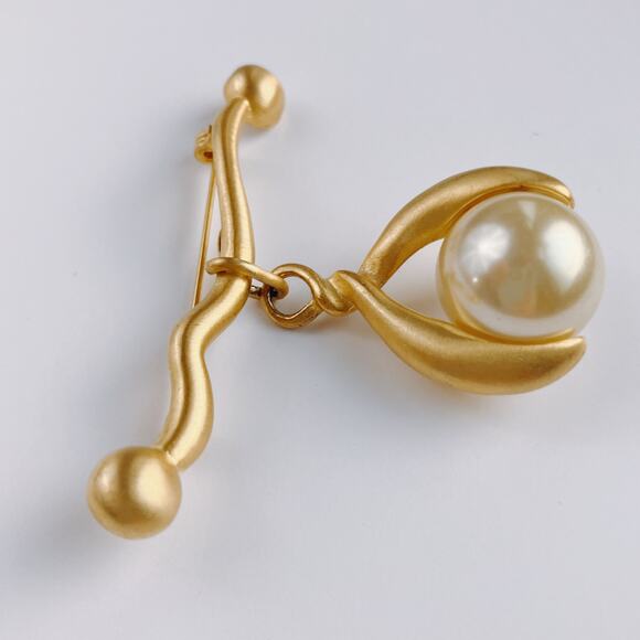VTG Signed DHT Modernist Gold Tone Brooch w/ Large Faux Pearl Drop Dinah Taylor - Picture 3 of 10